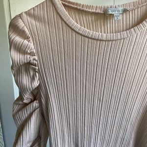 Tan puff sleeve top. Ruffled bottom.